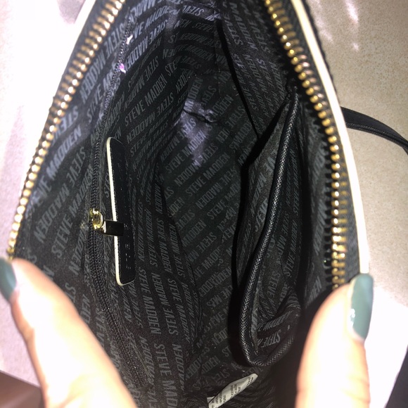 Steve Madden black and gold purse. Crossbody - Picture 4 of 4